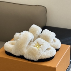 Louis Vuitton Slippers